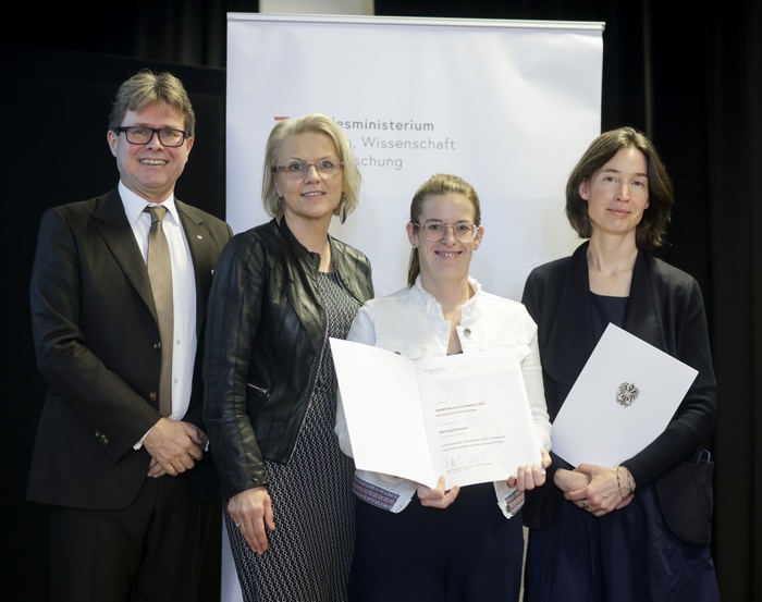 Anerkennung für die MS Rappotenstein: Cornelia Renner, Bed, DI Dr. Claudia Walther und DI Dr. Katharina Tielsch