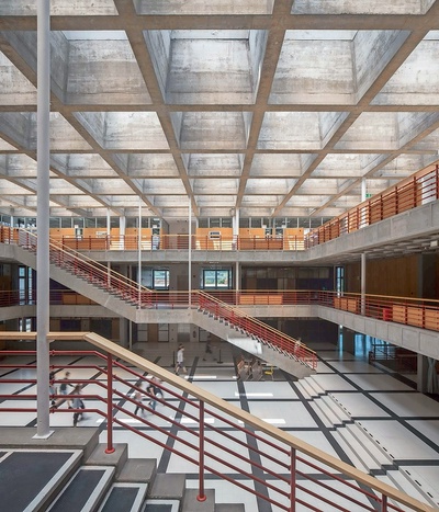 Bundesschulzentrum Wörgl von Viktor Hufnagl und Fritz Gerhard Mayr – © Foto: GÜNTER RICHARD WETT Bundesschulzentrum Wörgl von Viktor Hufnagl und Fritz Gerhard Mayr