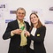 Aluminium-Architektur-Preis 2025: Preisverleihung Harald Greger (ehem. GF, Aluminium-Fenster-Institut) und Agnes Hartl (Marketing und Kommunikation, Aluminium-Fenster-Institut)
(c) Aluminium-Fenster-Institut/APA-Fotoservice/Rastegar