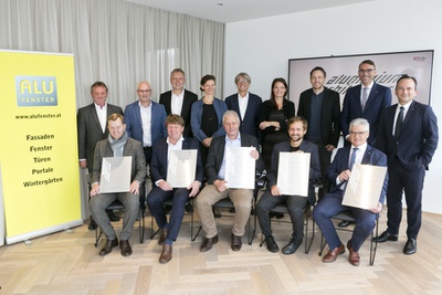 Die Bauherrschaft, die Jury und die Ausgezeichneten des BTV Bank- und Geschäftshauses in Dornbirn