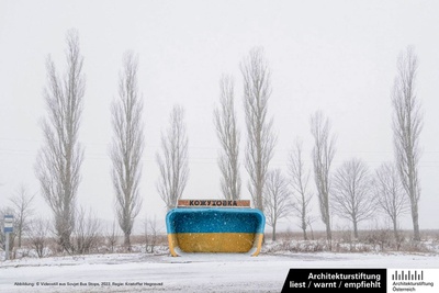 © Bild: Videostill aus Sovjet Bus Stops, 2022, Regie: Kristoffer Hegnsvad